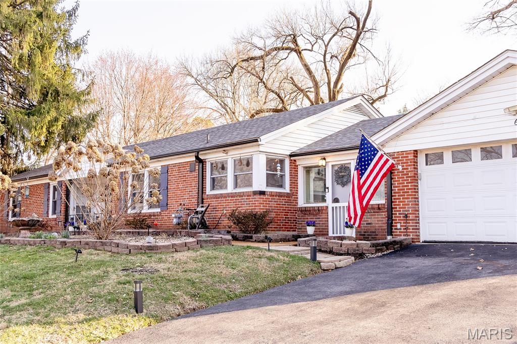 6 Cardigan Drive, Ferguson, MO 63135