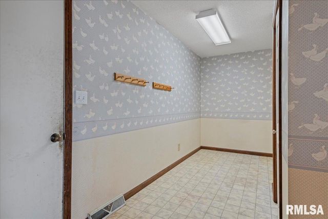 3116 KENSINGTON Drive, Springfield, IL 62702