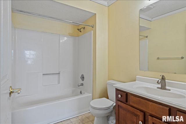 3116 KENSINGTON Drive, Springfield, IL 62702