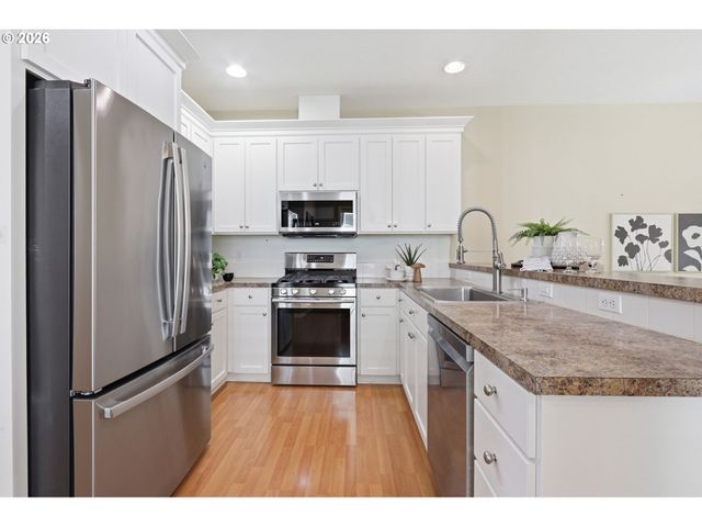 1957 N PINE St, Canby, OR 97013