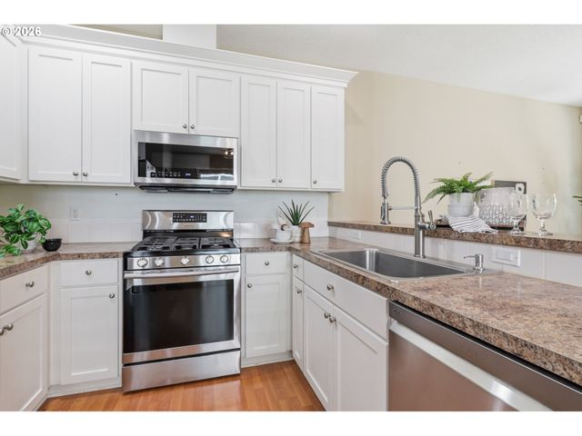 1957 N PINE St, Canby, OR 97013