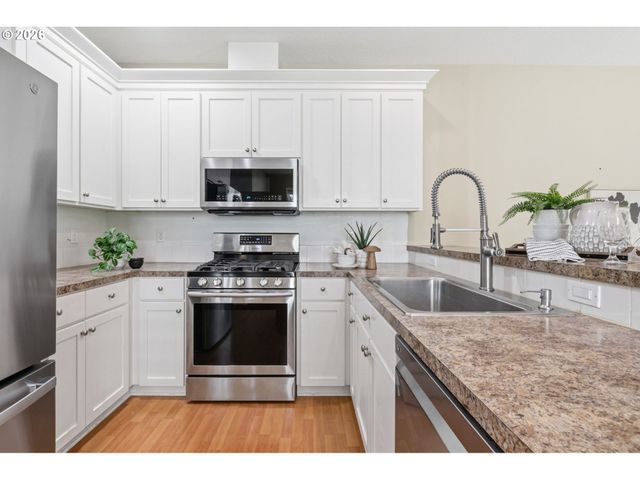 1957 N PINE St, Canby, OR 97013
