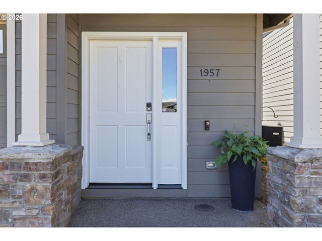 1957 N PINE St, Canby, OR 97013