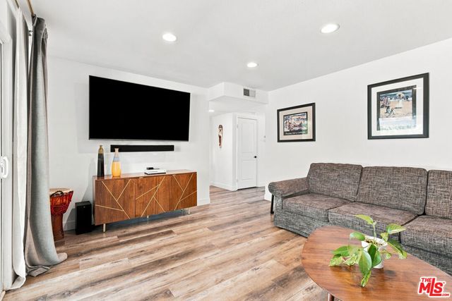 250 Lupe Avenue, Newbury Park, CA 91320