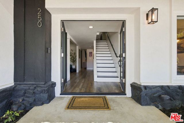250 Lupe Avenue, Newbury Park, CA 91320