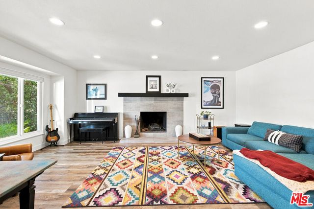 250 Lupe Avenue, Newbury Park, CA 91320