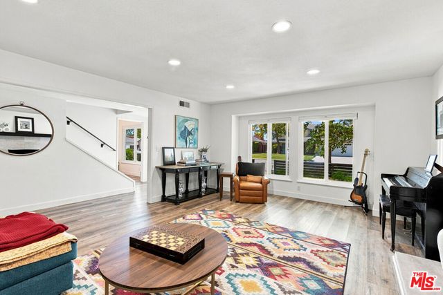 250 Lupe Avenue, Newbury Park, CA 91320