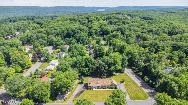 2 Baron Rd, West Milford Twp., NJ 07480