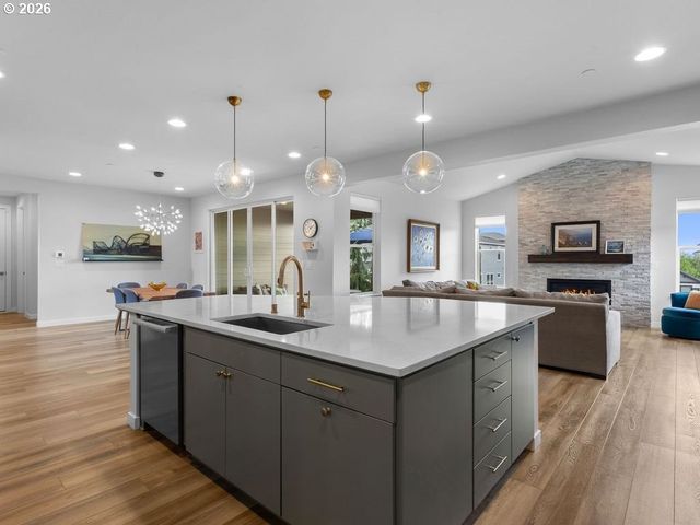 916 W MAGNOLIA Loop, Washougal, WA 98671
