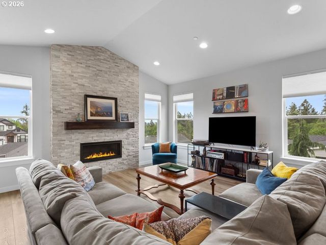 916 W MAGNOLIA Loop, Washougal, WA 98671