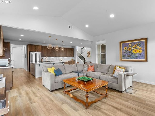 916 W MAGNOLIA Loop, Washougal, WA 98671