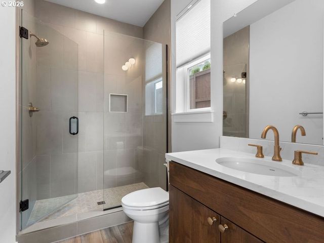 916 W MAGNOLIA Loop, Washougal, WA 98671