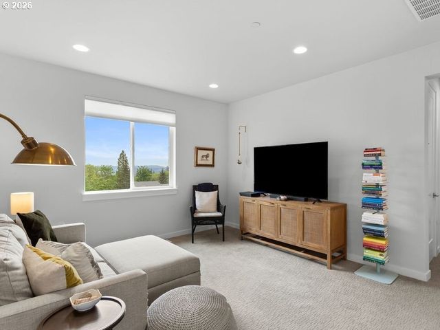 916 W MAGNOLIA Loop, Washougal, WA 98671