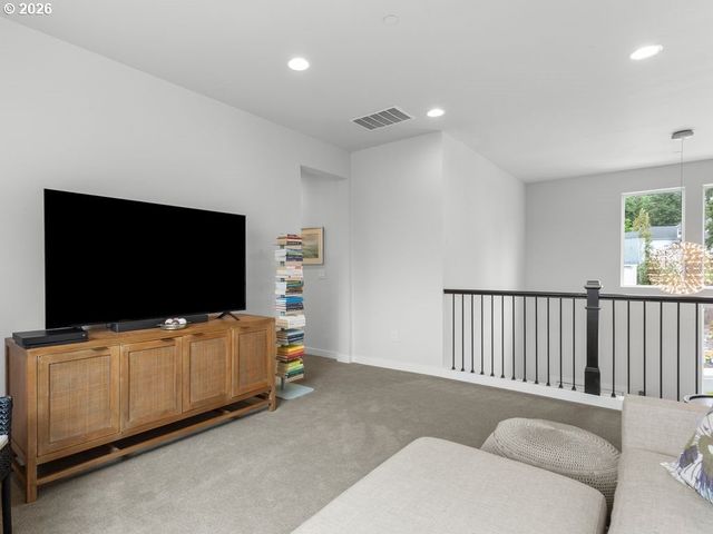 916 W MAGNOLIA Loop, Washougal, WA 98671