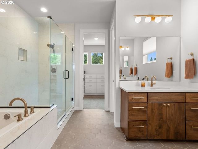 916 W MAGNOLIA Loop, Washougal, WA 98671
