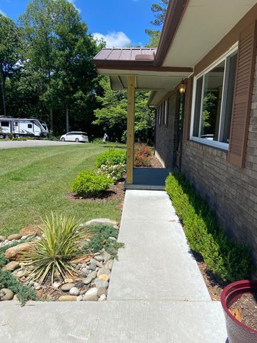 182 Fanchester Heights, Whitley City, KY 42653