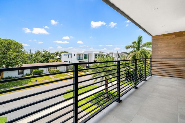 1030 NE 2nd Terrace, Boca Raton, FL 33432