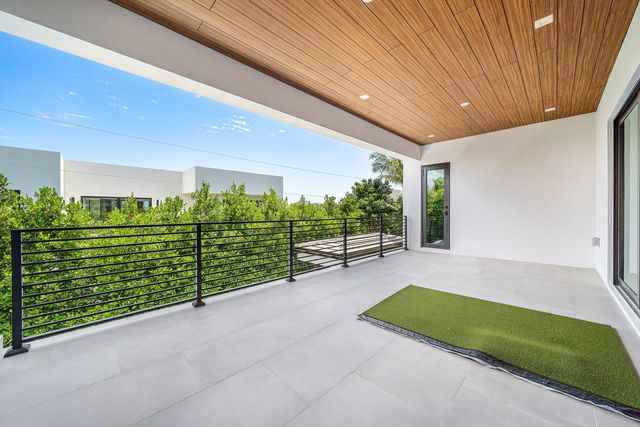 1030 NE 2nd Terrace, Boca Raton, FL 33432