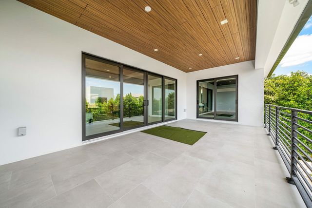 1030 NE 2nd Terrace, Boca Raton, FL 33432