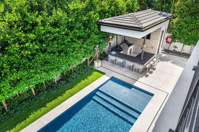 1030 NE 2nd Terrace, Boca Raton, FL 33432