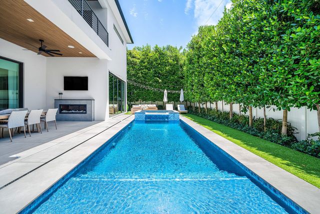 1030 NE 2nd Terrace, Boca Raton, FL 33432