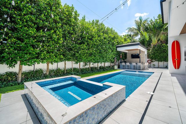 1030 NE 2nd Terrace, Boca Raton, FL 33432