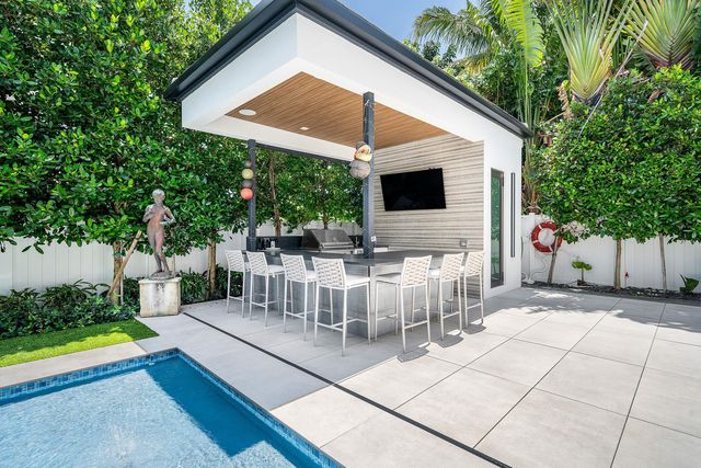 1030 NE 2nd Terrace, Boca Raton, FL 33432