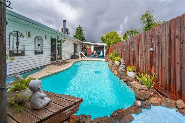 7597 Terra Linda Way, Redding, CA 96003