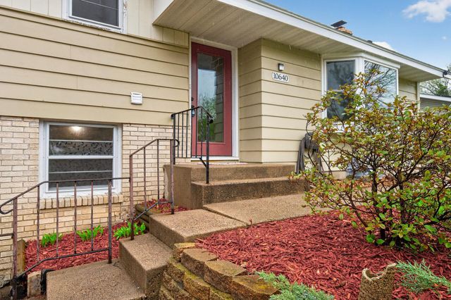 10640 Xavis Street NW, Coon Rapids, MN 55433