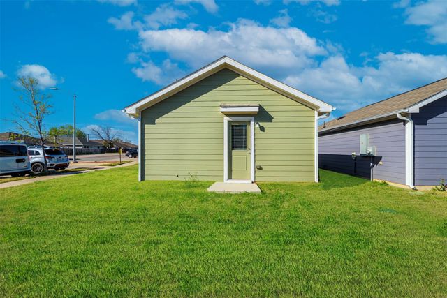 8741 Cottage Creek Drive, Fort Worth, TX 76123