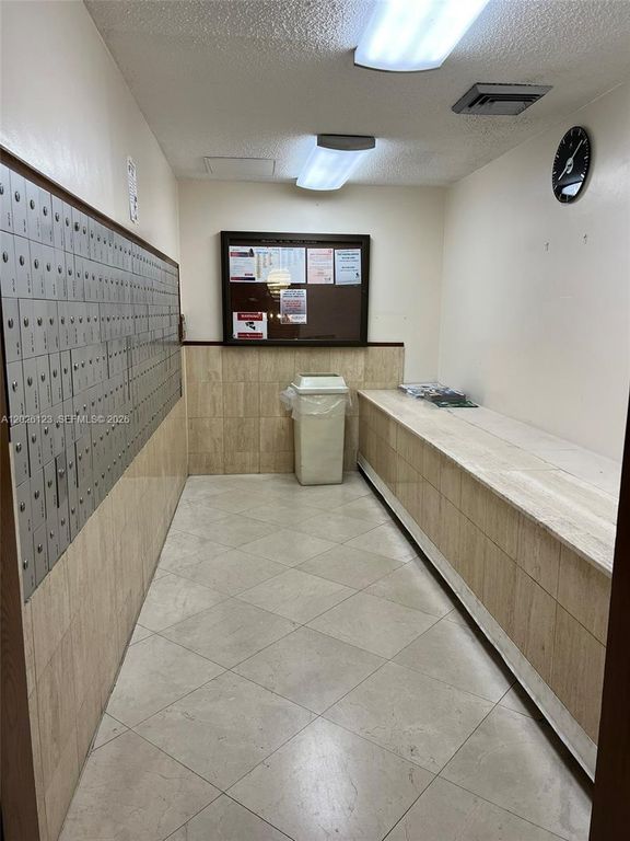 Image 10 of property listing at 1865 S Ocean Dr 2G, Hallandale Beach, FL 33009