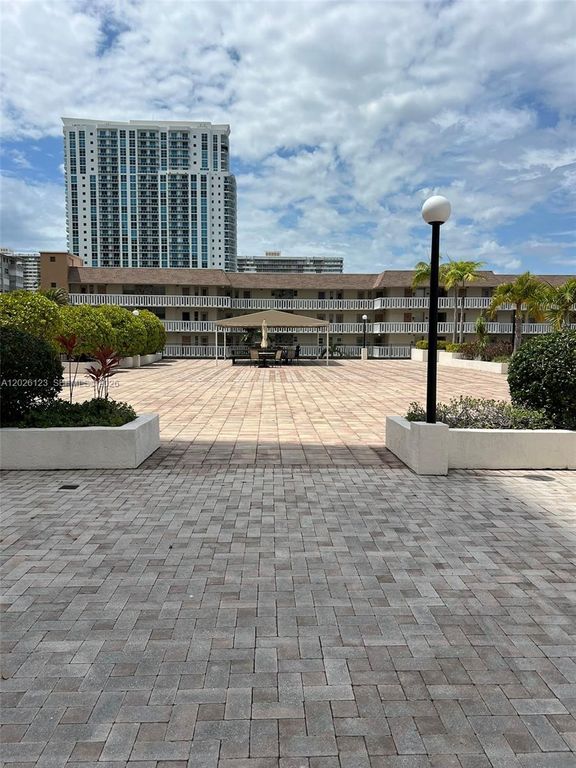 Image 14 of property listing at 1865 S Ocean Dr 2G, Hallandale Beach, FL 33009