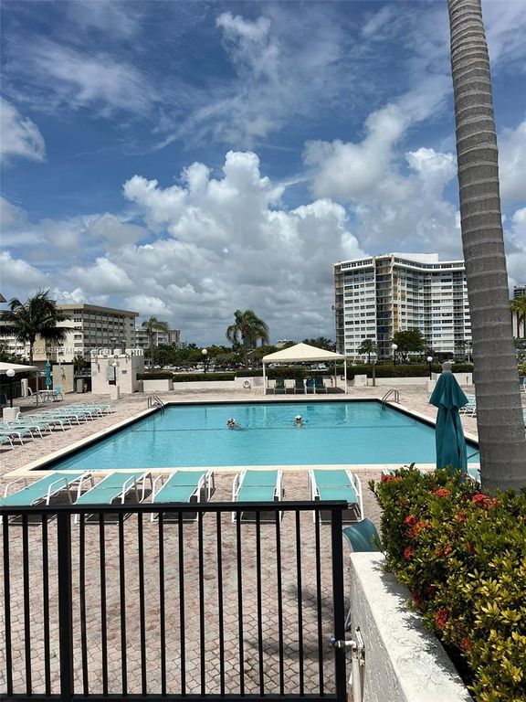 Image 16 of property listing at 1865 S Ocean Dr 2G, Hallandale Beach, FL 33009
