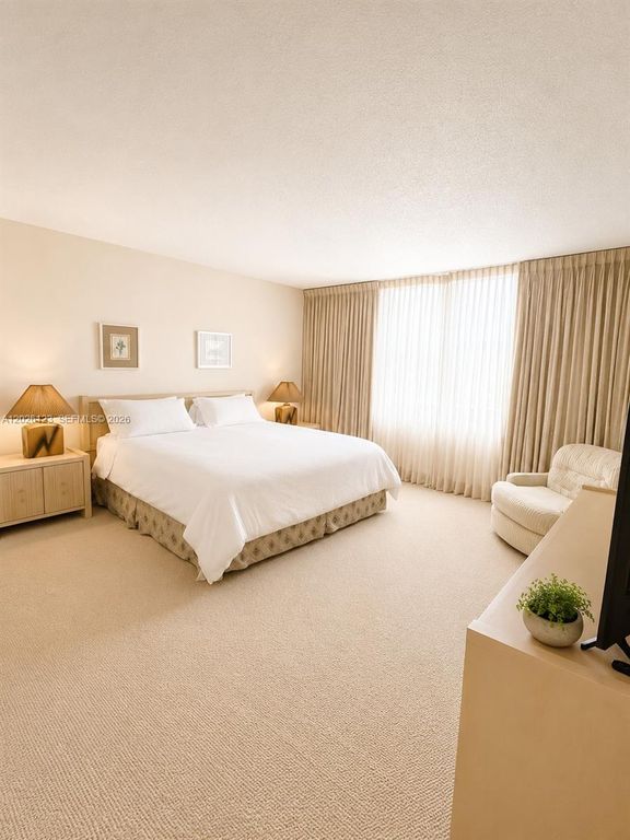 Image 5 of property listing at 1865 S Ocean Dr 2G, Hallandale Beach, FL 33009
