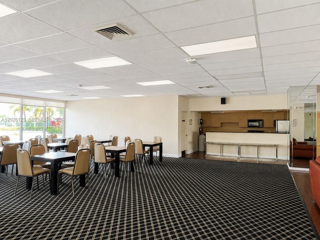 Image 9 of property listing at 1865 S Ocean Dr 2G, Hallandale Beach, FL 33009