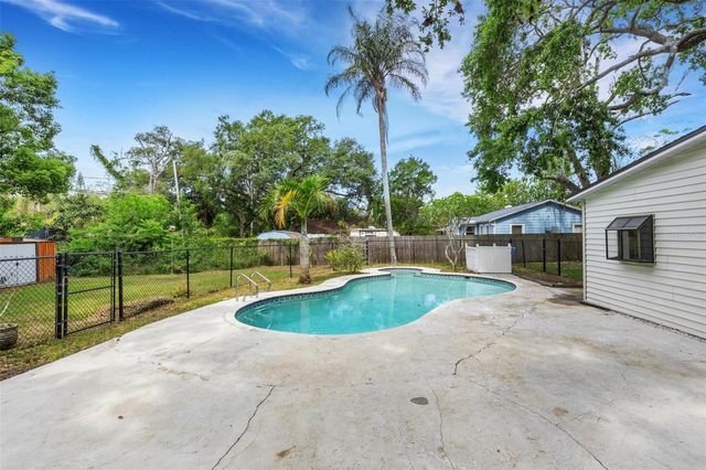 530 16TH ST NW, Largo, FL 33770