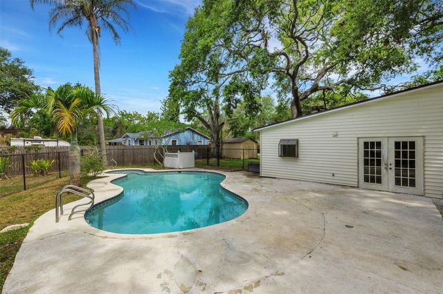 530 16TH ST NW, Largo, FL 33770