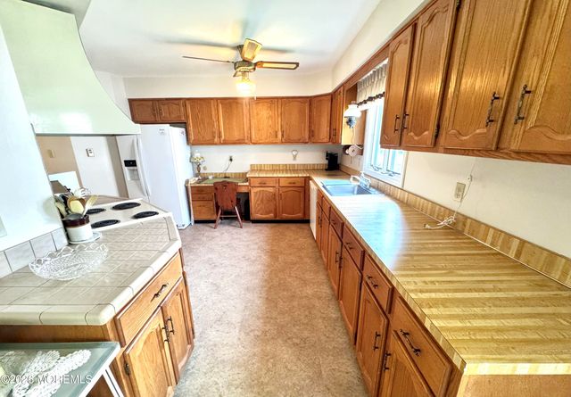 34 Sycamore Access Road, Stafford, NJ 08050