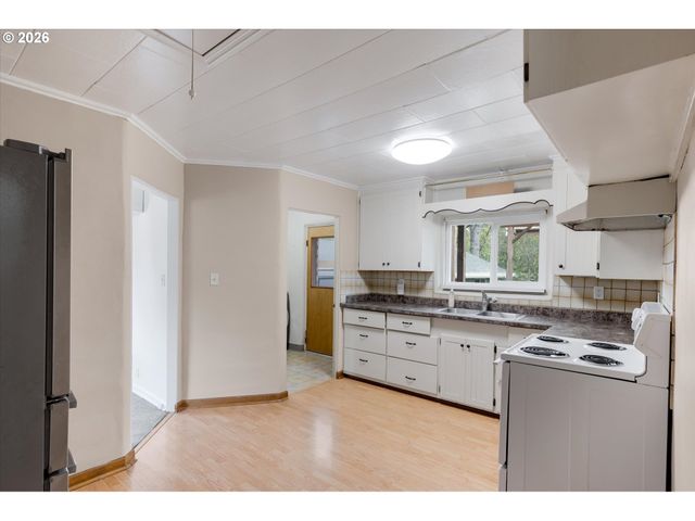 3329 VIRGINIA Way, Longview, WA 98632