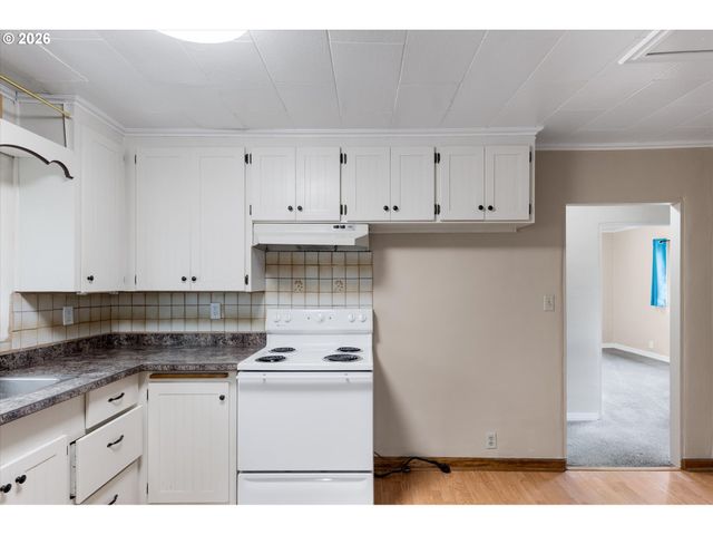 3329 VIRGINIA Way, Longview, WA 98632