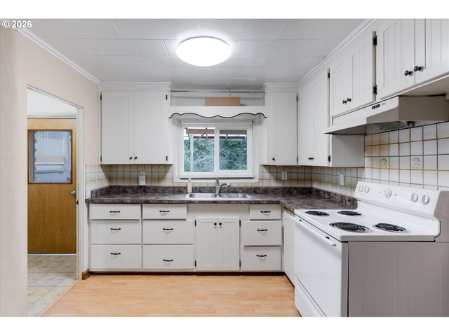 3329 VIRGINIA Way, Longview, WA 98632