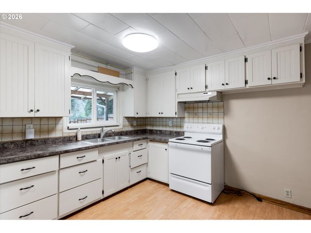 3329 VIRGINIA Way, Longview, WA 98632