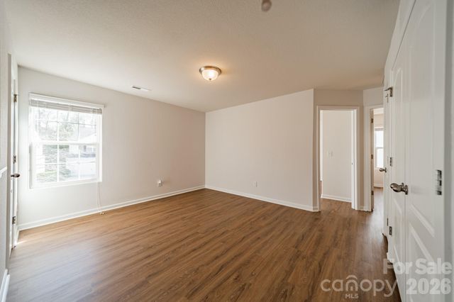 8315 Paw Valley Lane, Charlotte, NC 28214