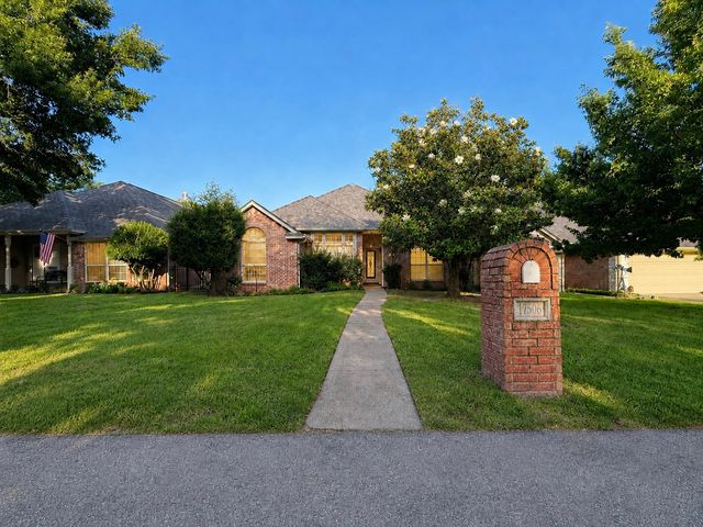 17506 Country Club Drive, Kemp, TX 75143