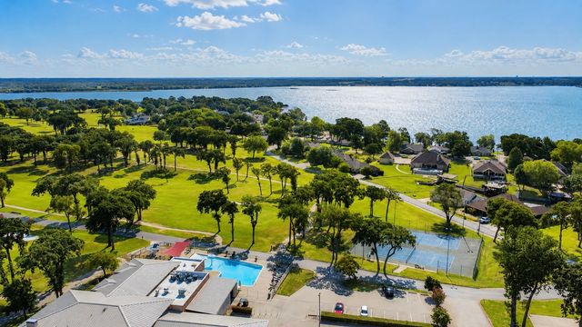 17506 Country Club Drive, Kemp, TX 75143