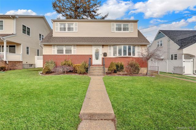 3887 Hudson Avenue, Seaford, NY 11783