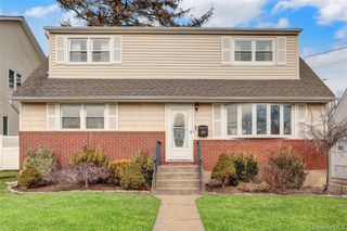 3887 Hudson Avenue, Seaford, NY 11783