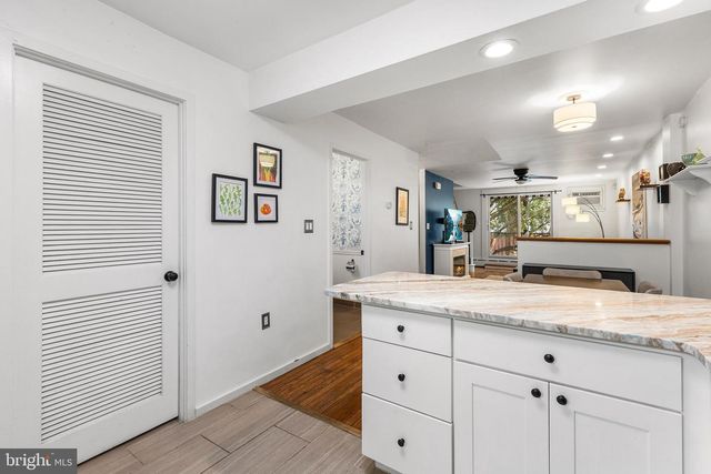 908 GREENWICH ST, Philadelphia, PA 19147