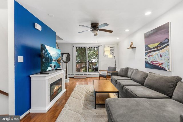 908 GREENWICH ST, Philadelphia, PA 19147