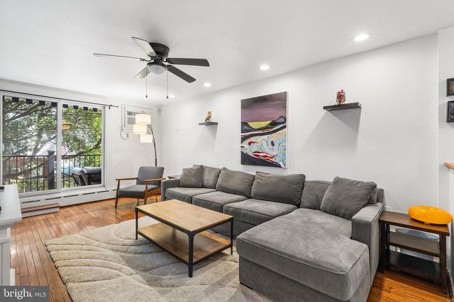 908 GREENWICH ST, Philadelphia, PA 19147